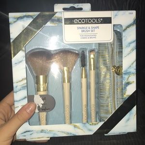 Makeup brush kit: highlighting cheeks and brows